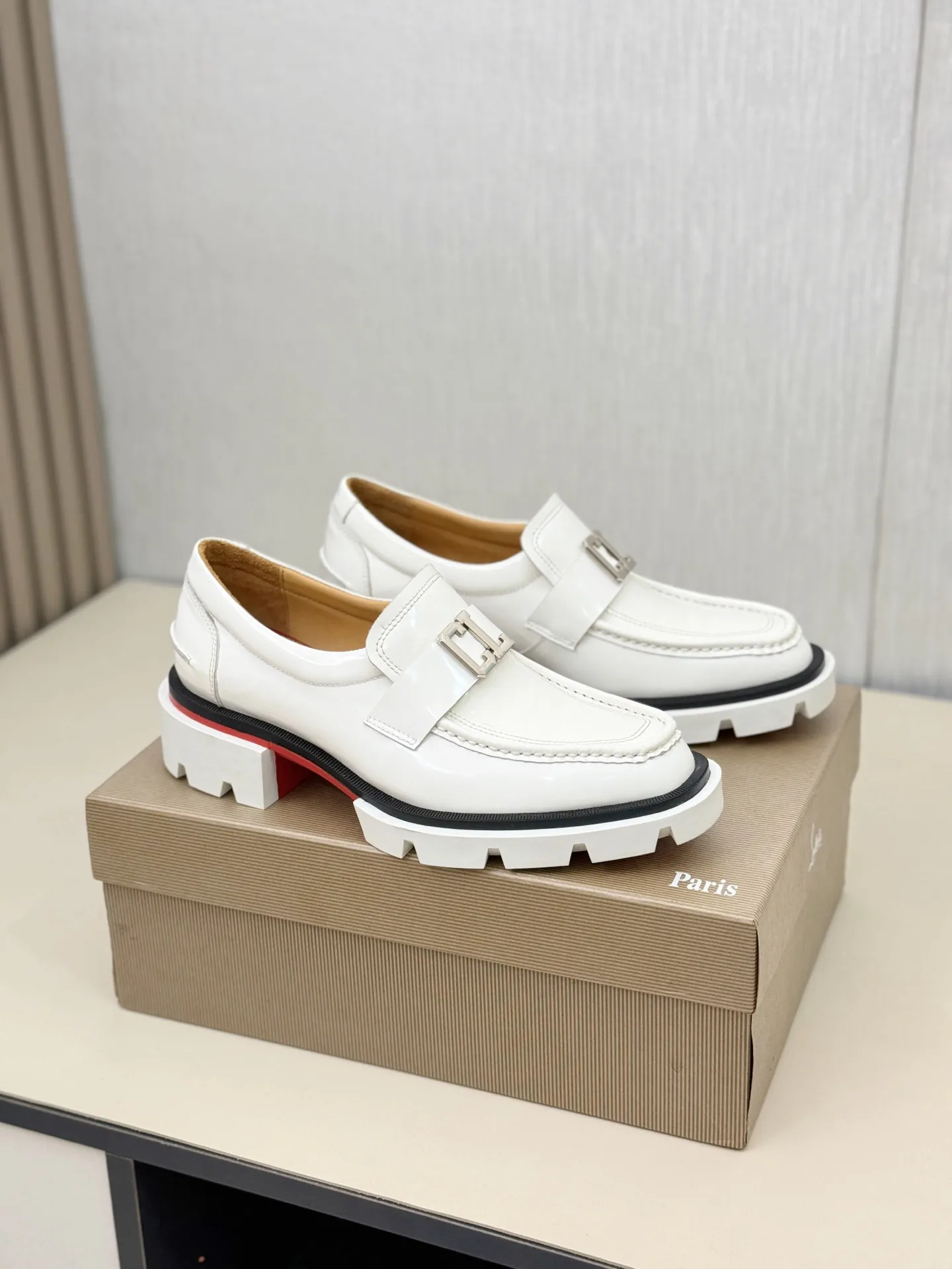 [CL～High-end men’s red-soled shoes] Top P: 880💰. Size: 39-44 (38.45.46 can be customized) 🆑Top original order purchasing agent Imported open-edge bead fabric and water-dyed cowhide inside 🉑️ Imported TPU rubber sole, wear-resistant and non-slip, full of European style.
